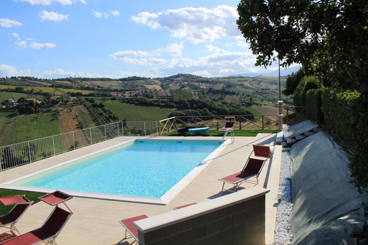 Country-House Pecora Nera Guest House Mosciano SantʼAngelo Exterior foto