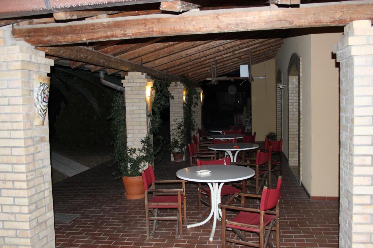 Country-House Pecora Nera Guest House Mosciano SantʼAngelo Exterior foto