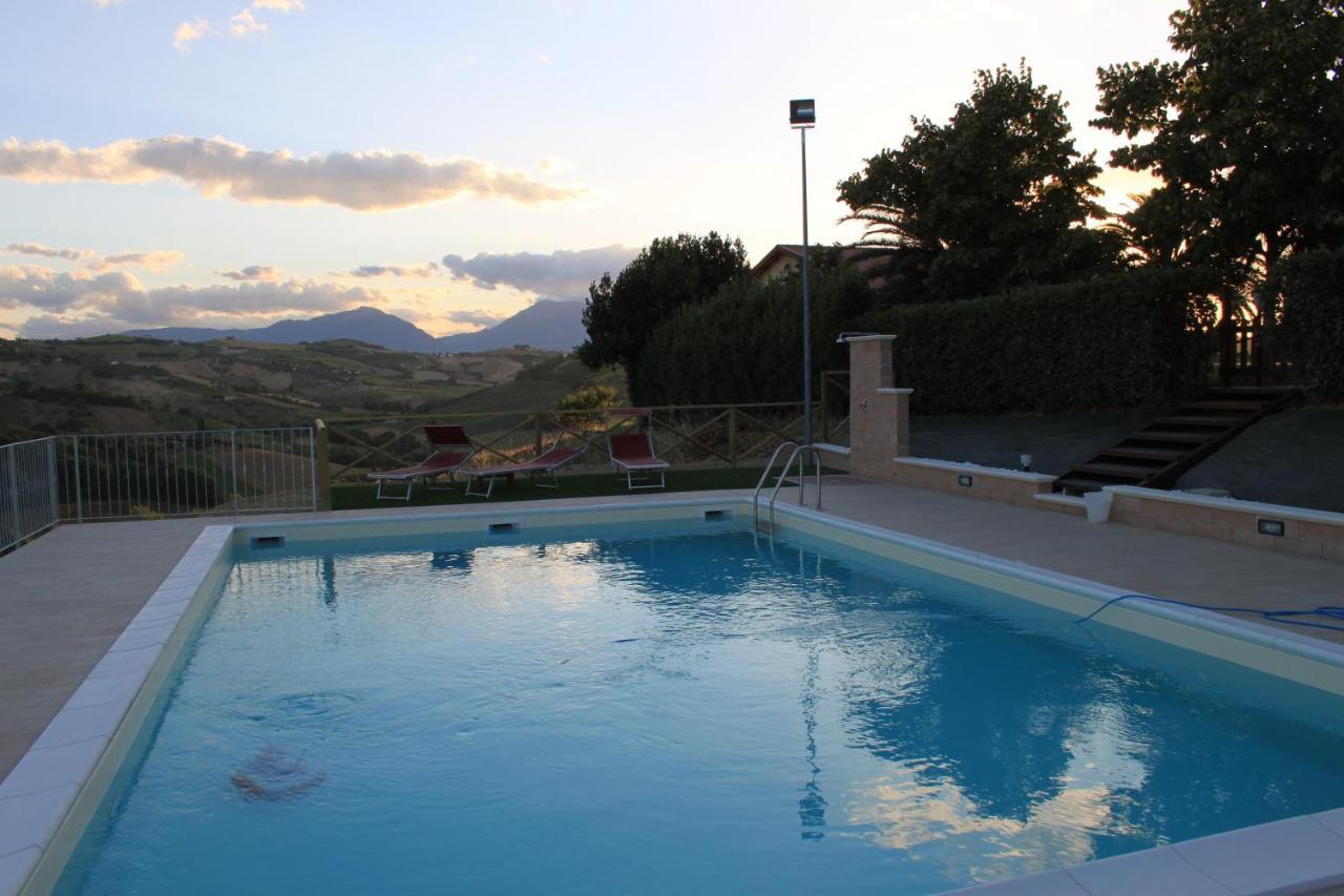 Country-House Pecora Nera Guest House Mosciano SantʼAngelo Exterior foto