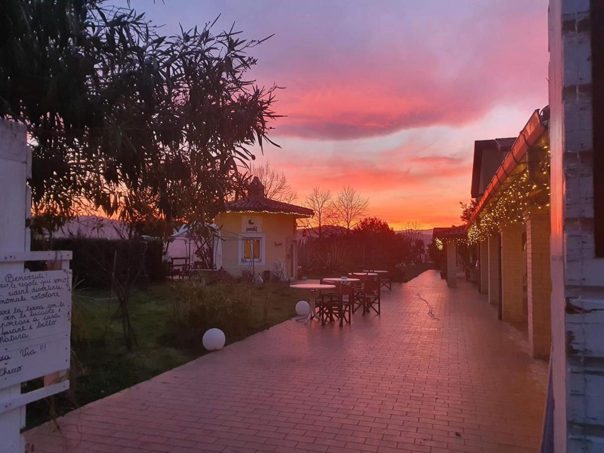 Country-House Pecora Nera Guest House Mosciano SantʼAngelo Exterior foto