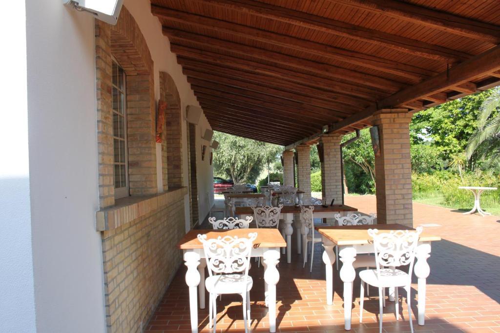 Country-House Pecora Nera Guest House Mosciano SantʼAngelo Exterior foto